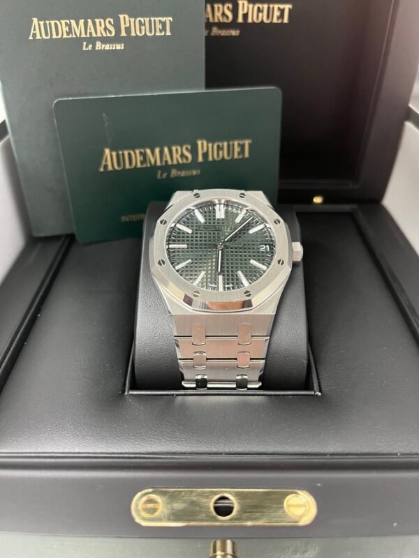 audemars-piguet-royal-oak-50th-anniversary-green-dial-15510stoo1320st04-301981.jpg Audemars Piguet Royal Oak "50th Anniversary" Green Dial 15510ST.OO.1320ST.04