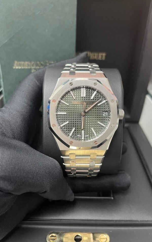 audemars-piguet-royal-oak-50th-anniversary-green-dial-15510stoo1320st04-780917.jpg Audemars Piguet Royal Oak "50th Anniversary" Green Dial 15510ST.OO.1320ST.04