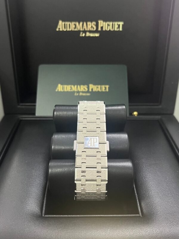 audemars-piguet-royal-oak-double-balance-wheel-frosted-gold-reference-15407bcgg1224bc01-937442.jpg Audemars Piguet Royal Oak Double Balance Wheel Frosted Gold (Reference # 15407BC.GG.1224BC.01)