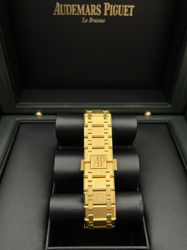 audemars-piguet-royal-oak-jumbo-extra-thin-50th-anniversary-smoked-gold-2022-16202baoo1240ba01-305795.jpg Audemars Piguet Royal Oak Jumbo Extra Thin 50th Anniversary "Smoked Gold" 2022 16202BA.OO.1240BA.01