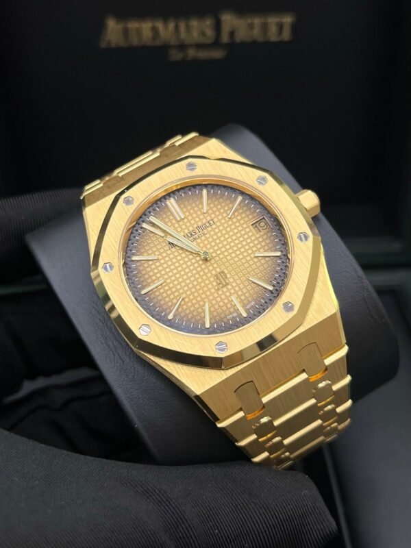 audemars-piguet-royal-oak-jumbo-extra-thin-50th-anniversary-smoked-gold-2022-16202baoo1240ba01-531313.jpg Audemars Piguet Royal Oak Jumbo Extra Thin 50th Anniversary "Smoked Gold" 2022 16202BA.OO.1240BA.01