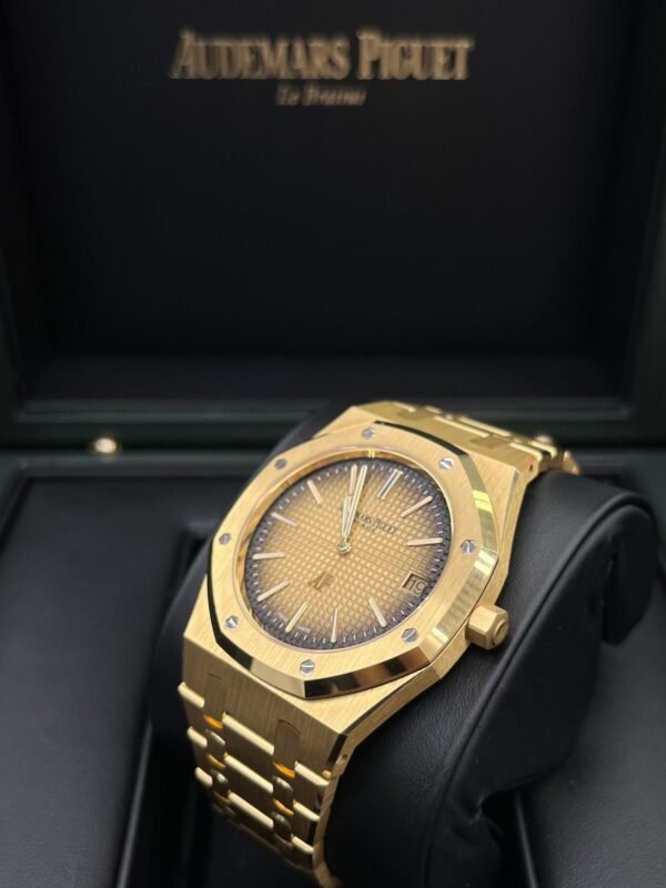 audemars-piguet-royal-oak-jumbo-extra-thin-50th-anniversary-smoked-gold-2022-16202baoo1240ba01-864935.jpg Audemars Piguet Royal Oak Jumbo Extra Thin 50th Anniversary "Smoked Gold" 2022 16202BA.OO.1240BA.01