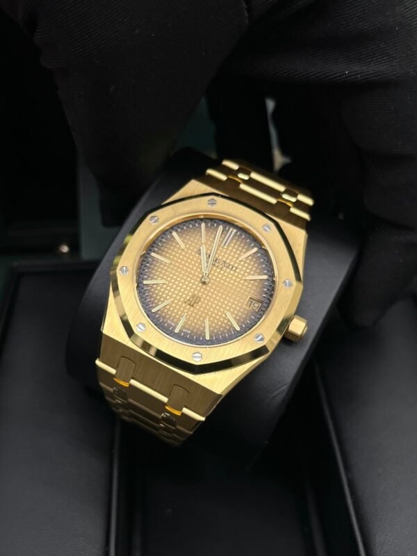 audemars-piguet-royal-oak-jumbo-extra-thin-50th-anniversary-smoked-gold-2022-16202baoo1240ba01-918446.jpg Audemars Piguet Royal Oak Jumbo Extra Thin 50th Anniversary "Smoked Gold" 2022 16202BA.OO.1240BA.01