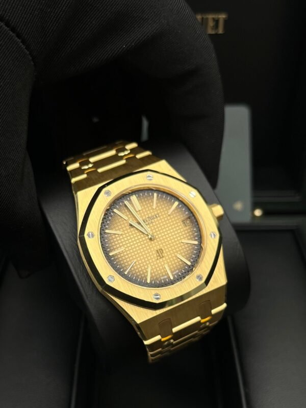 audemars-piguet-royal-oak-jumbo-extra-thin-50th-anniversary-smoked-gold-2022-16202baoo1240ba01-965447.jpg Audemars Piguet Royal Oak Jumbo Extra Thin 50th Anniversary "Smoked Gold" 2022 16202BA.OO.1240BA.01