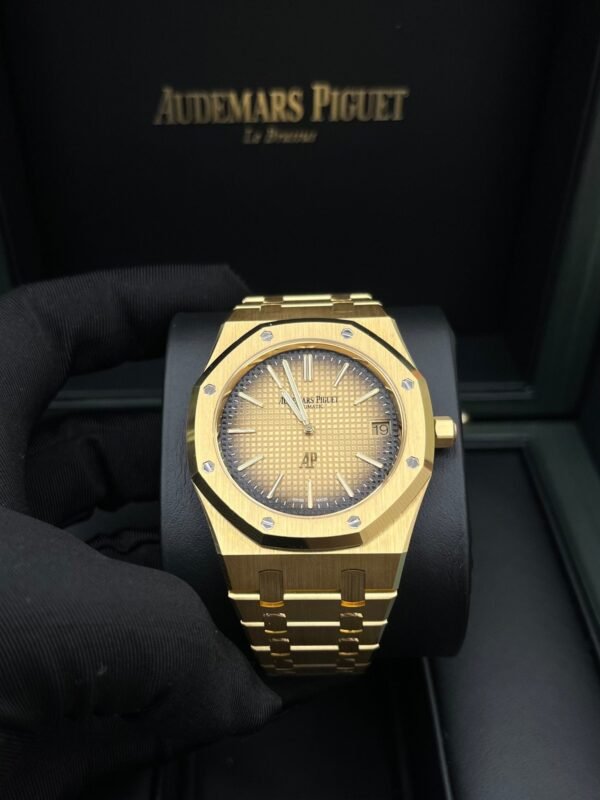 audemars-piguet-royal-oak-jumbo-extra-thin-50th-anniversary-smoked-gold-2022-16202baoo1240ba01-983960.jpg Audemars Piguet Royal Oak Jumbo Extra Thin 50th Anniversary "Smoked Gold" 2022 16202BA.OO.1240BA.01