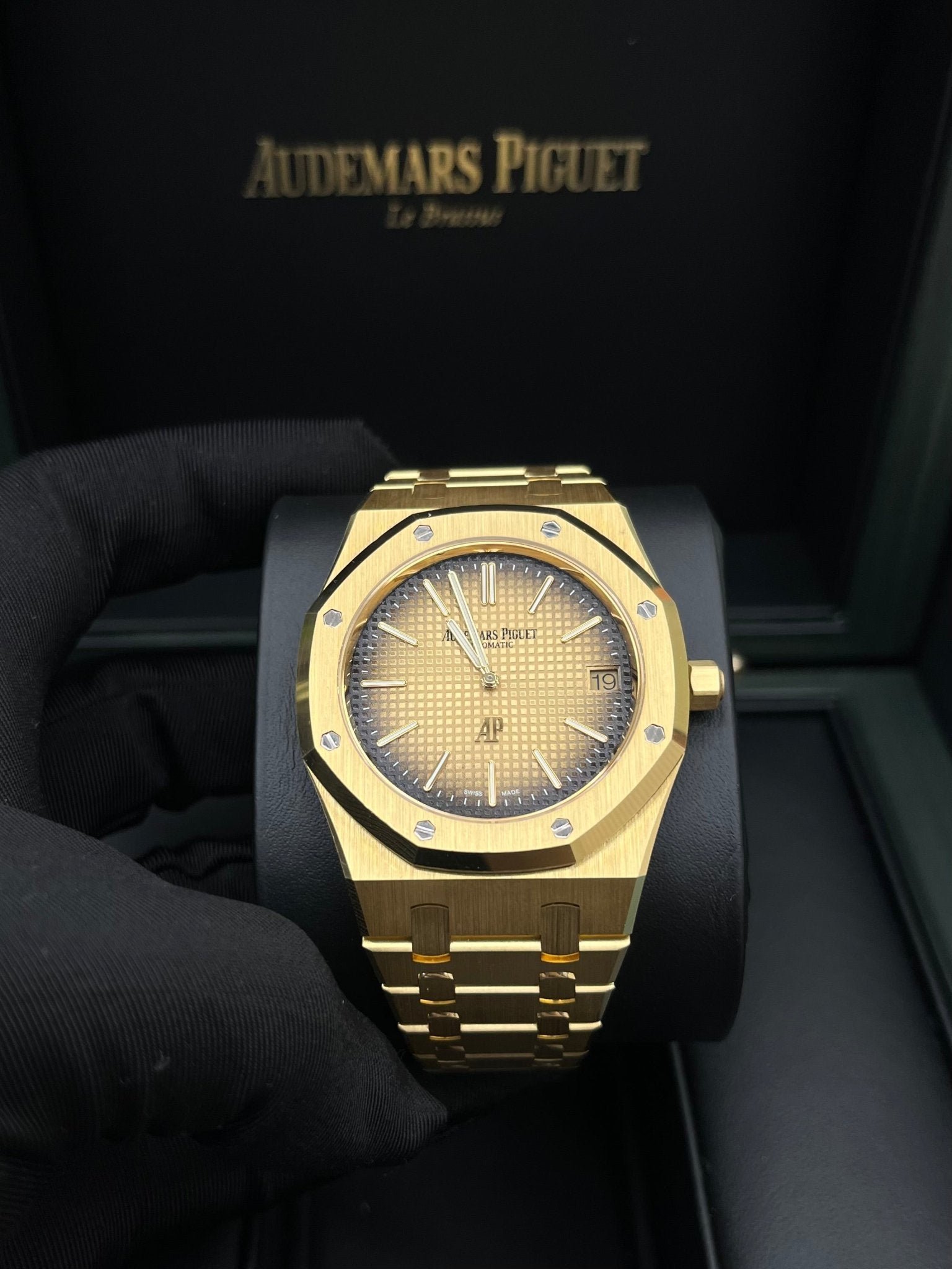 Audemars Piguet Royal Oak Jumbo Extra Thin 50th Anniversary "Smoked Gold" 2022 16202BA.OO.1240BA.01 - Image 14