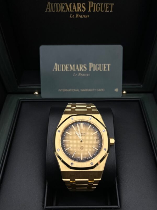 audemars-piguet-royal-oak-jumbo-extra-thin-50th-anniversary-smoked-gold-2022-16202baoo1240ba01-987375.jpg Audemars Piguet Royal Oak Jumbo Extra Thin 50th Anniversary "Smoked Gold" 2022 16202BA.OO.1240BA.01