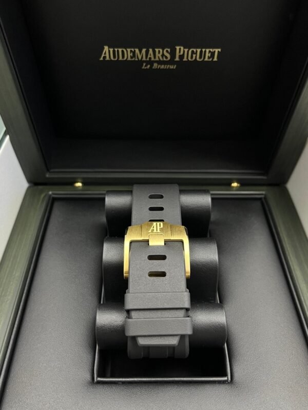 audemars-piguet-royal-oak-offshore-ref-26420ceooa127cr01-277440.jpg Audemars Piguet Royal Oak Offshore (Ref# 26420CE.OO.A127CR.01)