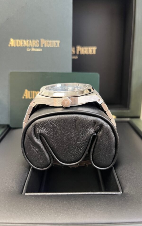 audemars-piguet-royal-oak-selfwinding-37mm-ice-blue-dial-15550stoo1356st08-350367.jpg Audemars Piguet Royal Oak Selfwinding 37mm Ice Blue Dial 15550ST.OO.1356ST.08