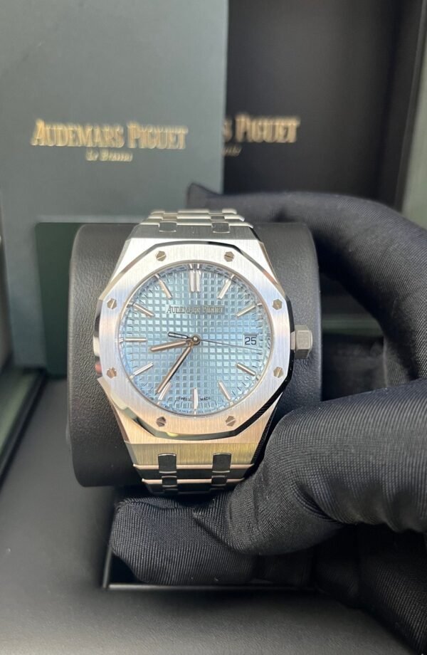 audemars-piguet-royal-oak-selfwinding-37mm-ice-blue-dial-15550stoo1356st08-598220.jpg Audemars Piguet Royal Oak Selfwinding 37mm Ice Blue Dial 15550ST.OO.1356ST.08