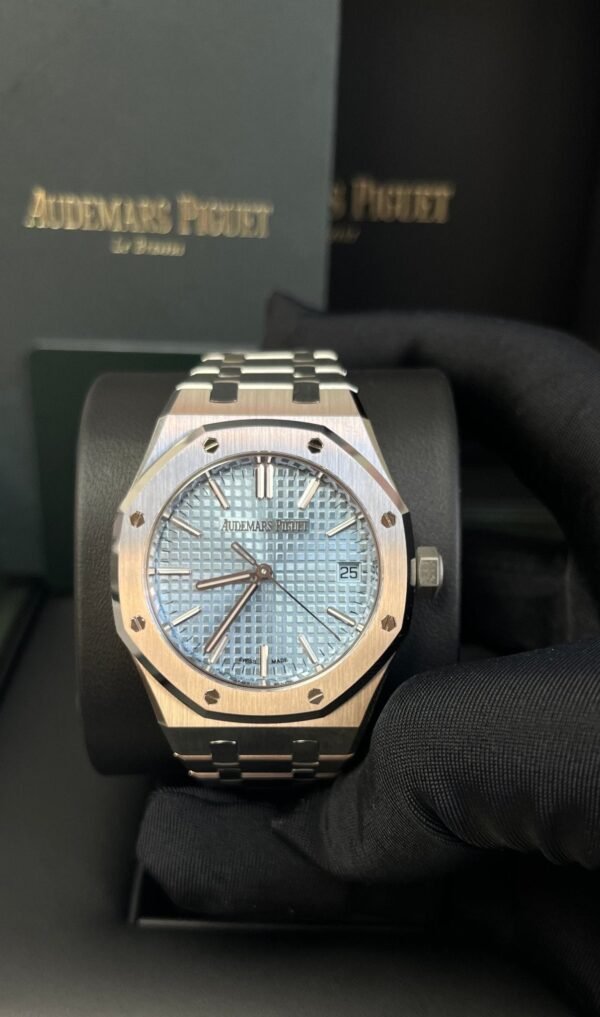 audemars-piguet-royal-oak-selfwinding-37mm-ice-blue-dial-15550stoo1356st08-636133.jpg Audemars Piguet Royal Oak Selfwinding 37mm Ice Blue Dial 15550ST.OO.1356ST.08