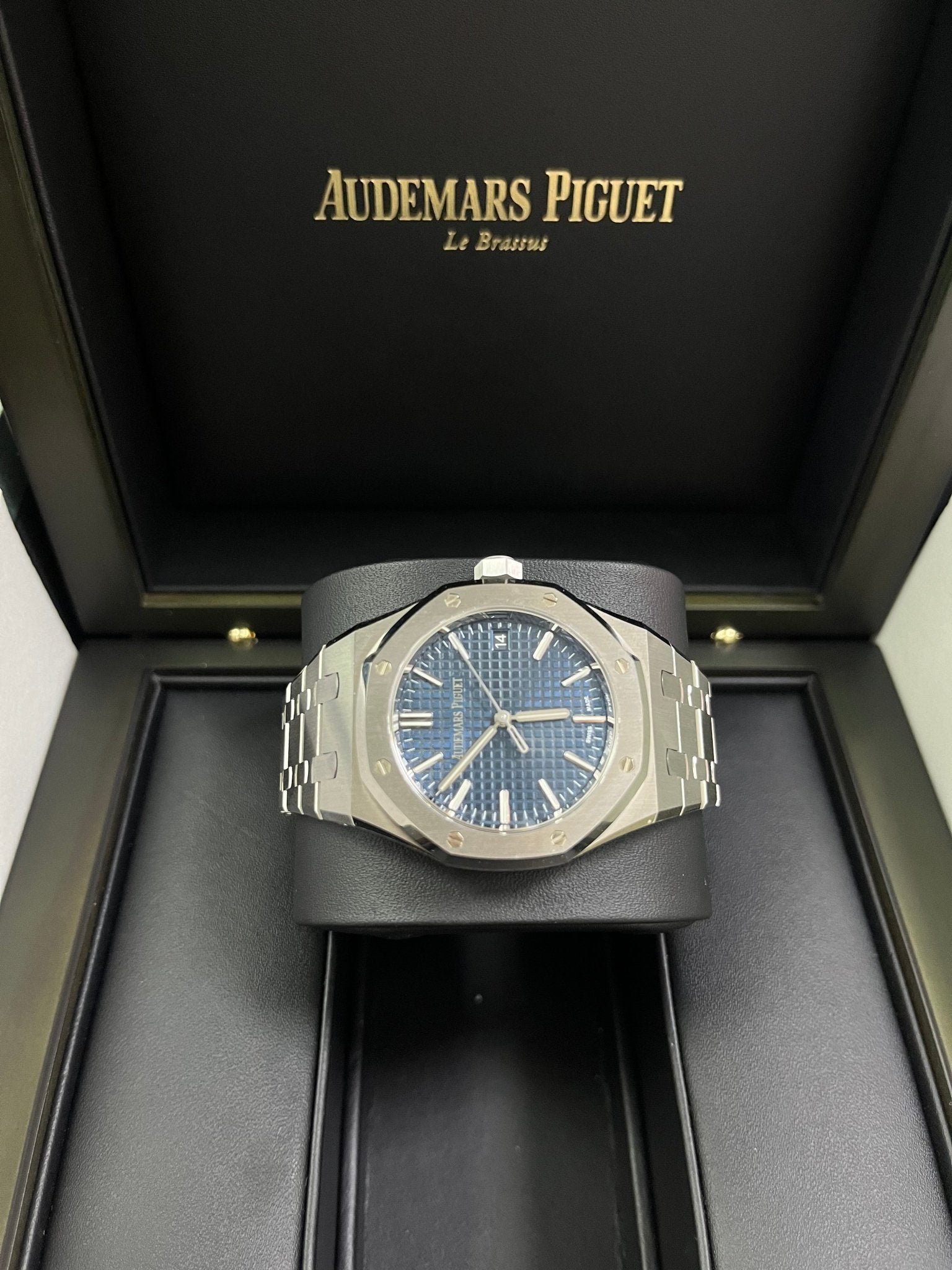 Audemars Piguet Royal Oak Selfwinding 37mm Stainless Steel Blue Dial 15550ST.OO.1356ST.06 - Image 4