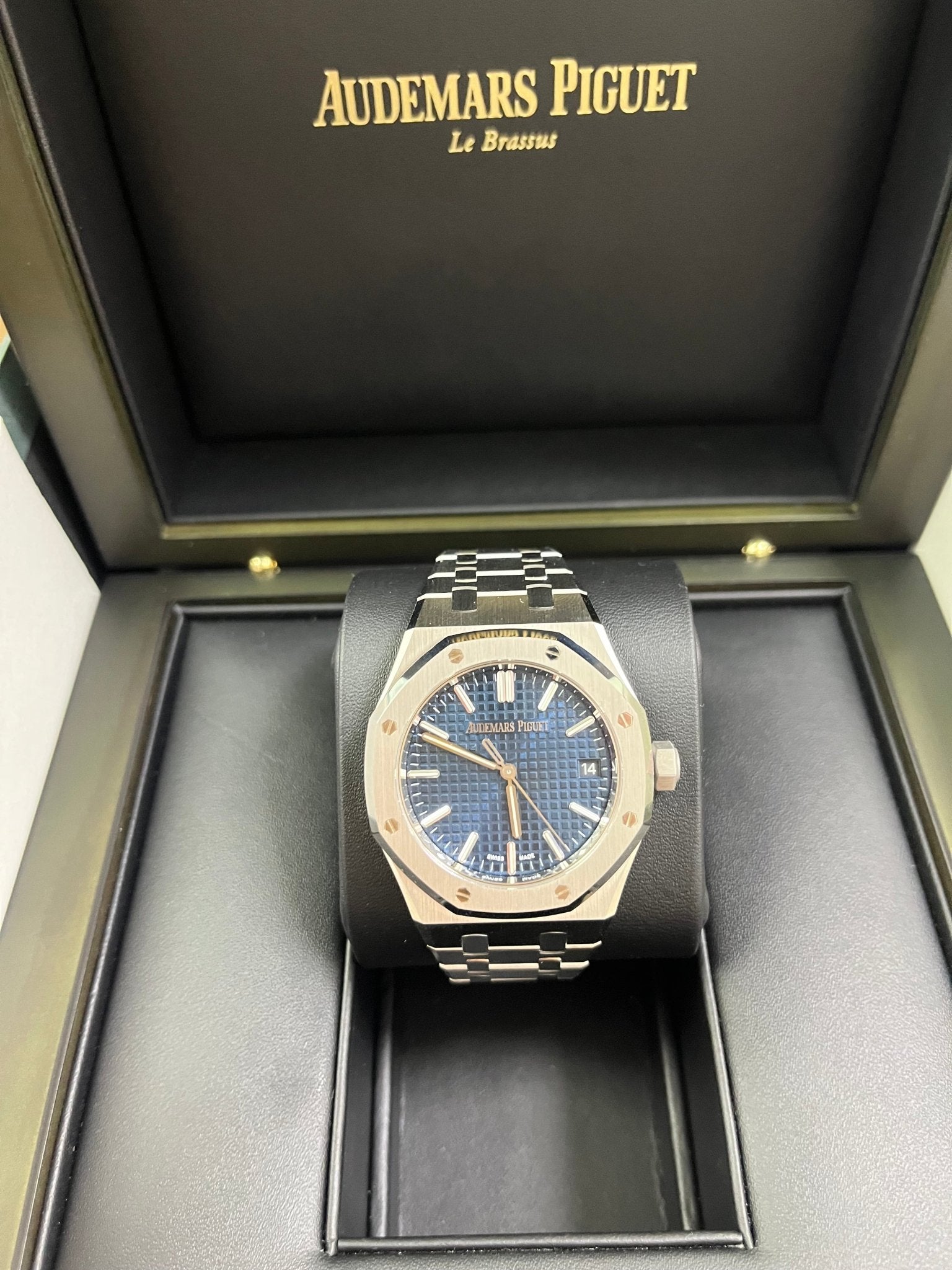 Audemars Piguet Royal Oak Selfwinding 37mm Stainless Steel Blue Dial 15550ST.OO.1356ST.06 - Image 2