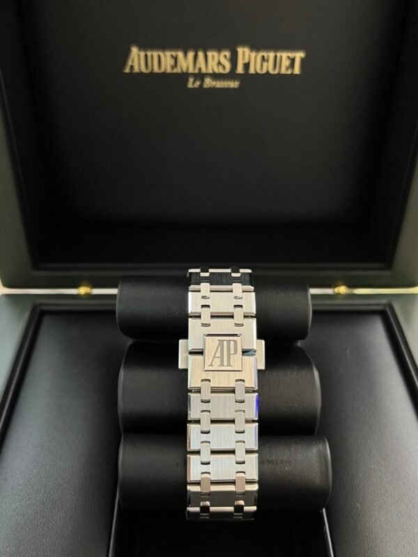 Audemars Piguet Royal Oak Selfwinding Chronograph (Ref# 26715ST.OO.1356ST.02)