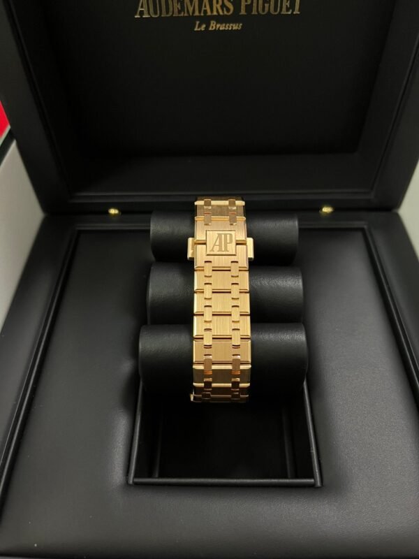 audemars-piguet-royal-oak-selfwinding-ref-15551orzz1356or05-118314.jpg Audemars Piguet Royal Oak Selfwinding (Ref# 15551OR.ZZ.1356OR.05)