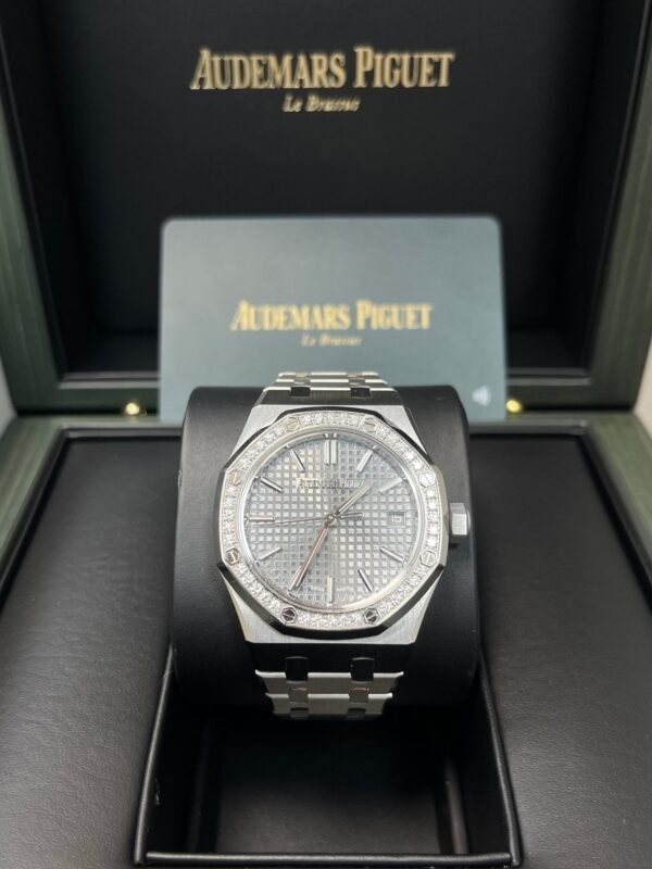 audemars-piguet-royal-oak-selfwinding-ref-15551stzz1356st06-198232.jpg Audemars Piguet Royal Oak Selfwinding (Ref# 15551ST.ZZ.1356ST.06)