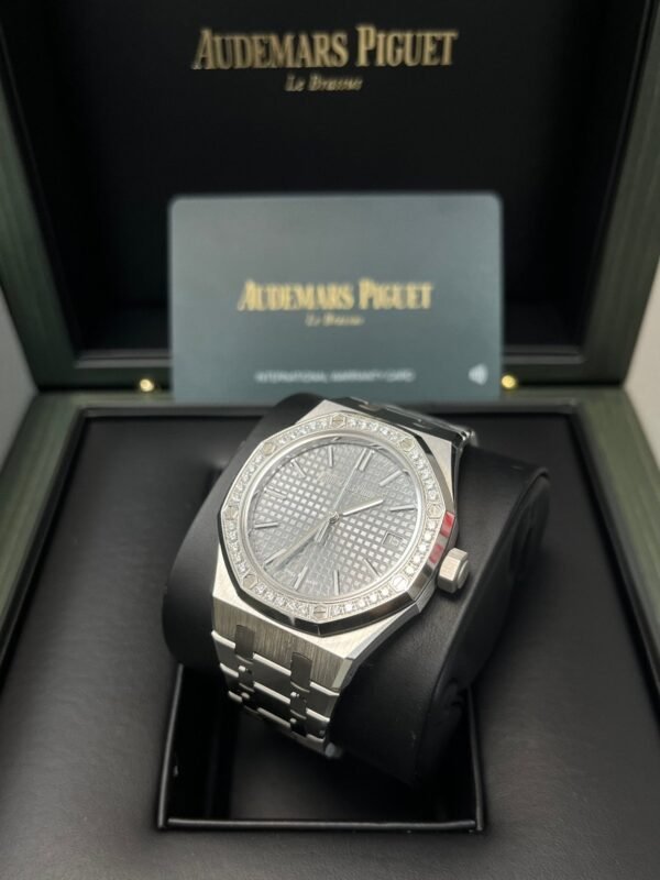 audemars-piguet-royal-oak-selfwinding-ref-15551stzz1356st06-373381.jpg Audemars Piguet Royal Oak Selfwinding (Ref# 15551ST.ZZ.1356ST.06)
