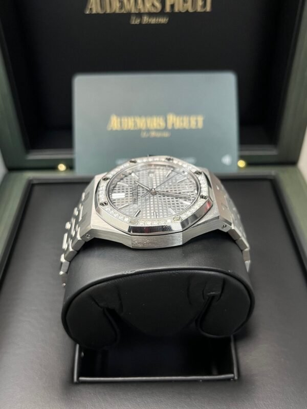audemars-piguet-royal-oak-selfwinding-ref-15551stzz1356st06-476866.jpg Audemars Piguet Royal Oak Selfwinding (Ref# 15551ST.ZZ.1356ST.06)