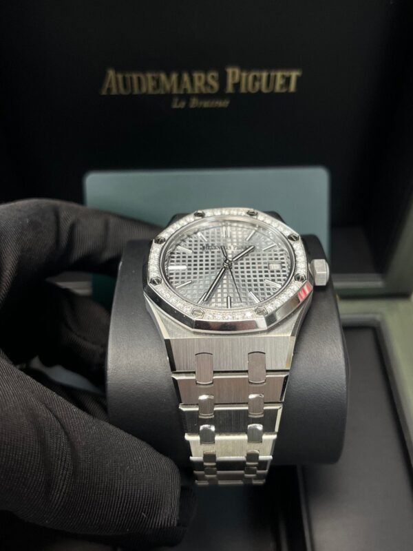 audemars-piguet-royal-oak-selfwinding-ref-15551stzz1356st06-559201.jpg Audemars Piguet Royal Oak Selfwinding (Ref# 15551ST.ZZ.1356ST.06)