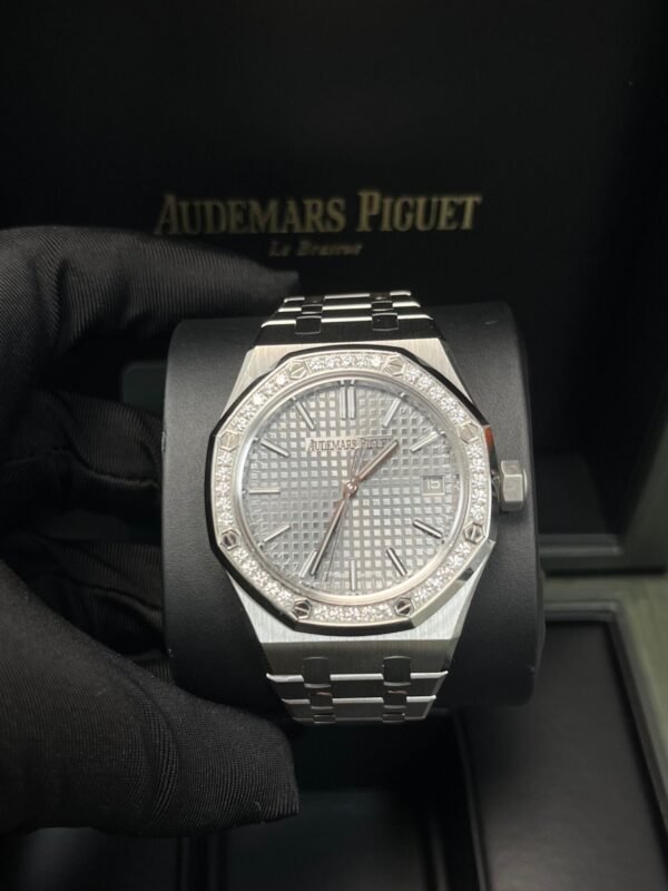 audemars-piguet-royal-oak-selfwinding-ref-15551stzz1356st06-648634.jpg Audemars Piguet Royal Oak Selfwinding (Ref# 15551ST.ZZ.1356ST.06)
