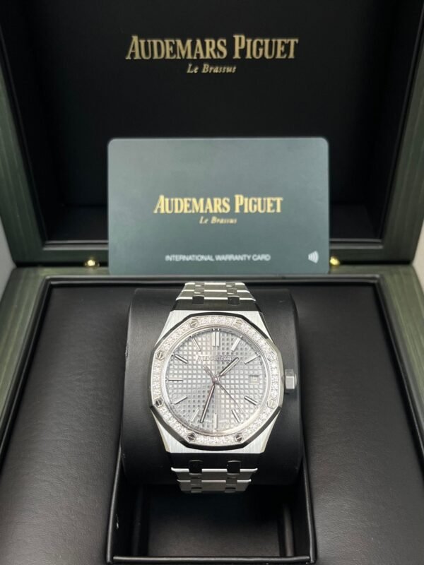 audemars-piguet-royal-oak-selfwinding-ref-15551stzz1356st06-728679.jpg Audemars Piguet Royal Oak Selfwinding (Ref# 15551ST.ZZ.1356ST.06)