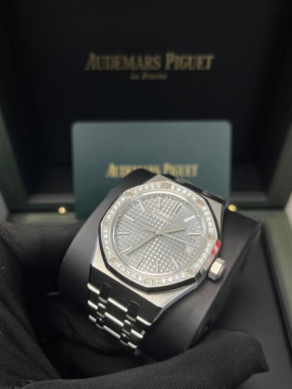 audemars-piguet-royal-oak-selfwinding-ref-15551stzz1356st06-792484.jpg Audemars Piguet Royal Oak Selfwinding (Ref# 15551ST.ZZ.1356ST.06)