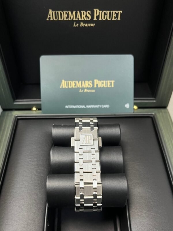 audemars-piguet-royal-oak-selfwinding-ref-15551stzz1356st06-823336.jpg Audemars Piguet Royal Oak Selfwinding (Ref# 15551ST.ZZ.1356ST.06)