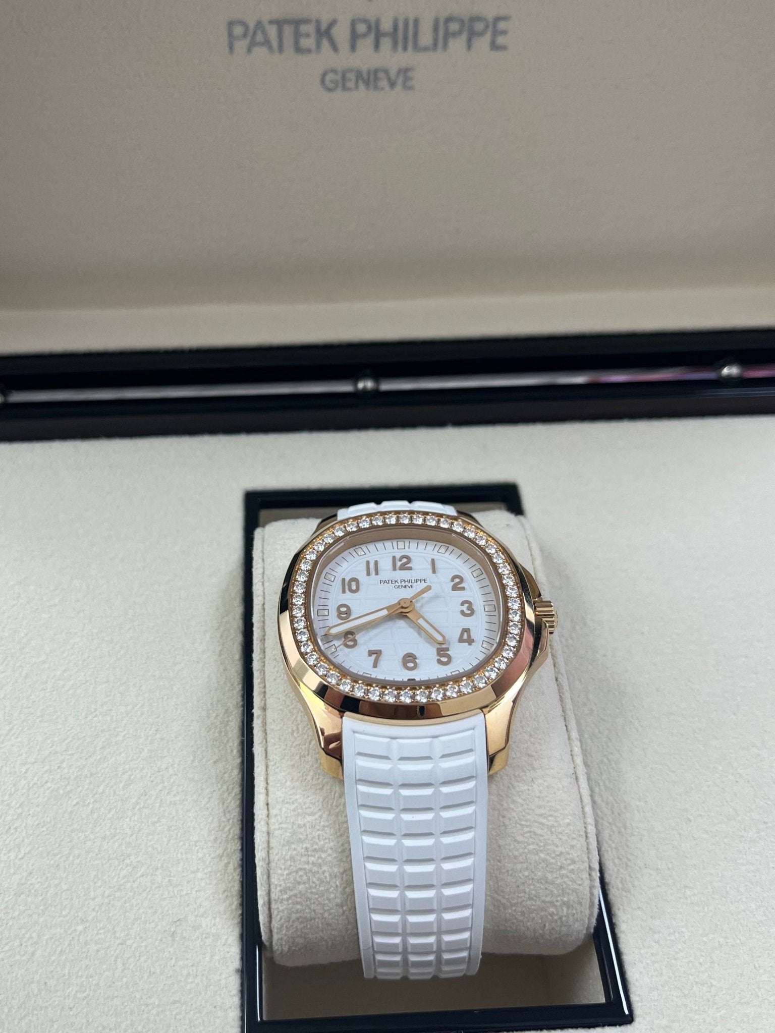 Patek Philippe Aquanaut Ladies White Dial Rose Gold Aquanaut Luce Travel 5269/200R - Image 3