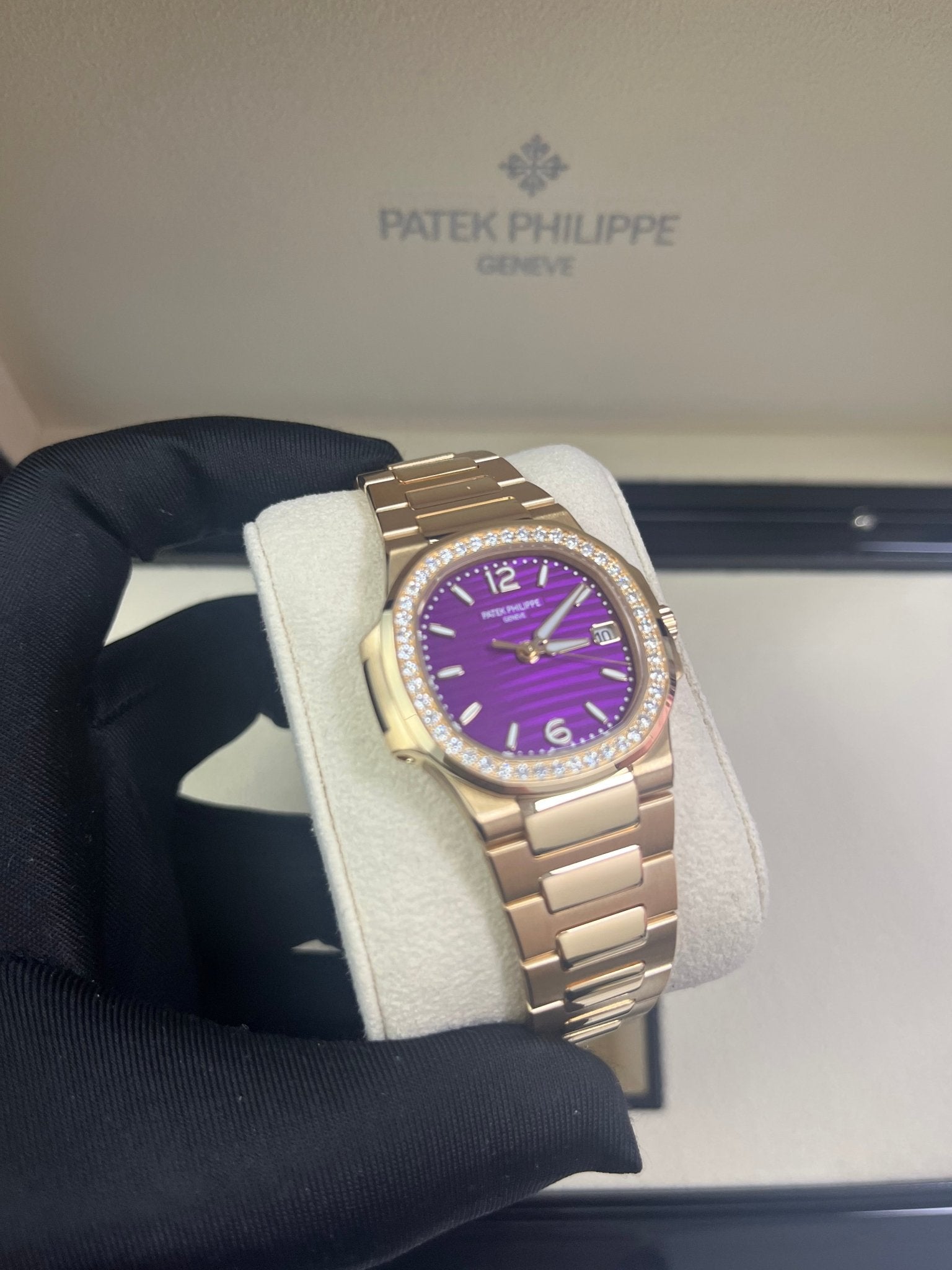 Patek Philippe Nautilus 32mm Diamond Bezel Rose Gold Purple Wave Dial 7010/1R-013 - Image 12