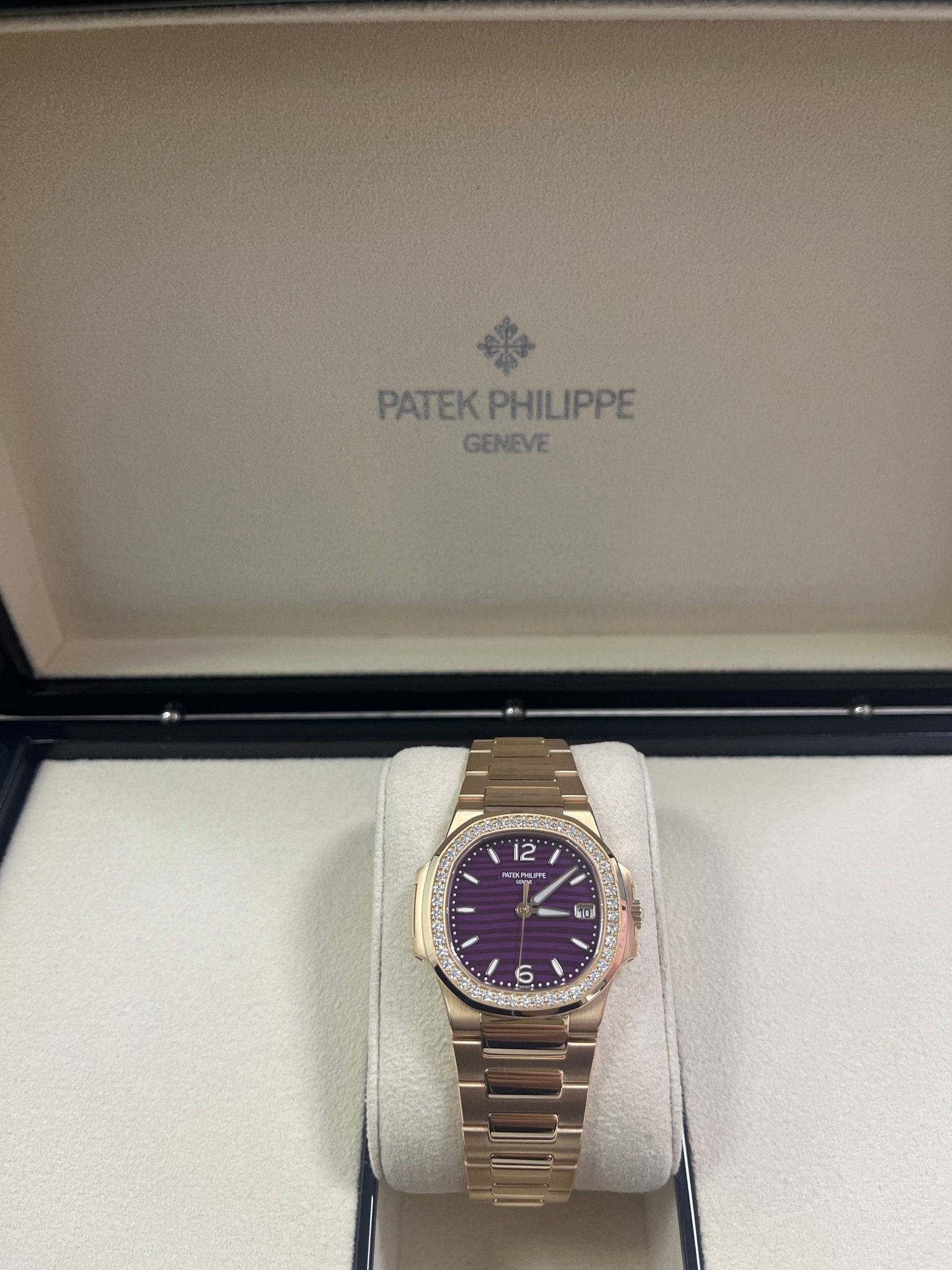 Patek Philippe Nautilus 32mm Diamond Bezel Rose Gold Purple Wave Dial 7010/1R-013 - Image 3