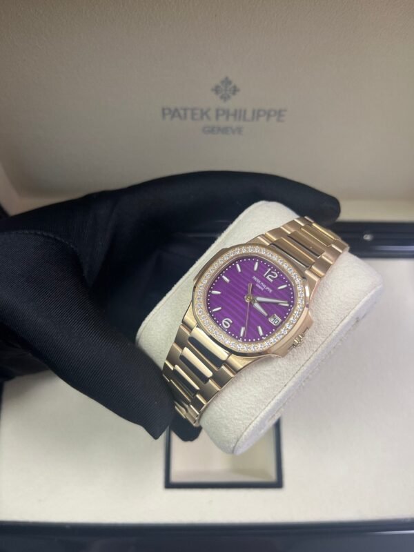 patek-philippe-nautilus-32mm-diamond-bezel-rose-gold-purple-wave-dial-70101r-013-554557.jpg Patek Philippe Nautilus 32mm Diamond Bezel Rose Gold Purple Wave Dial 7010/1R-013
