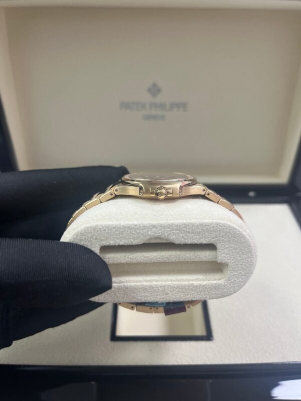 patek-philippe-nautilus-32mm-diamond-bezel-rose-gold-purple-wave-dial-70101r-013-713448.jpg Patek Philippe Nautilus 32mm Diamond Bezel Rose Gold Purple Wave Dial 7010/1R-013