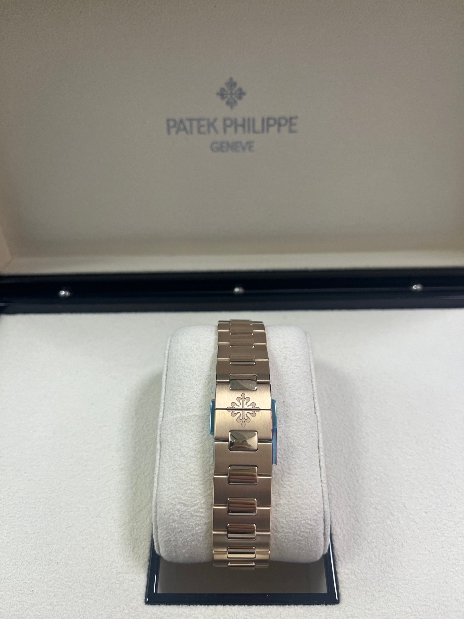Patek Philippe Nautilus 32mm Diamond Bezel Rose Gold Purple Wave Dial 7010/1R-013 - Image 6