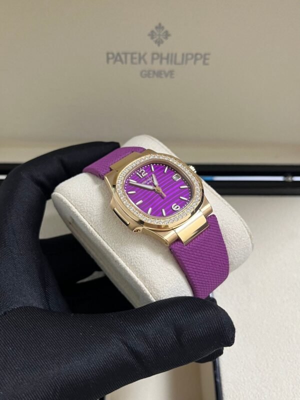 patek-philippe-nautilus-32mm-diamond-bezel-rose-gold-purple-wave-dial-7010r-013-113896.jpg Patek Philippe Nautilus 32mm Diamond Bezel Rose Gold Purple Wave Dial 7010R-013