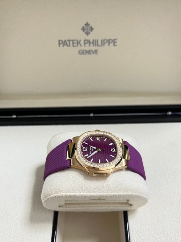 patek-philippe-nautilus-32mm-diamond-bezel-rose-gold-purple-wave-dial-7010r-013-359944.jpg Patek Philippe Nautilus 32mm Diamond Bezel Rose Gold Purple Wave Dial 7010R-013