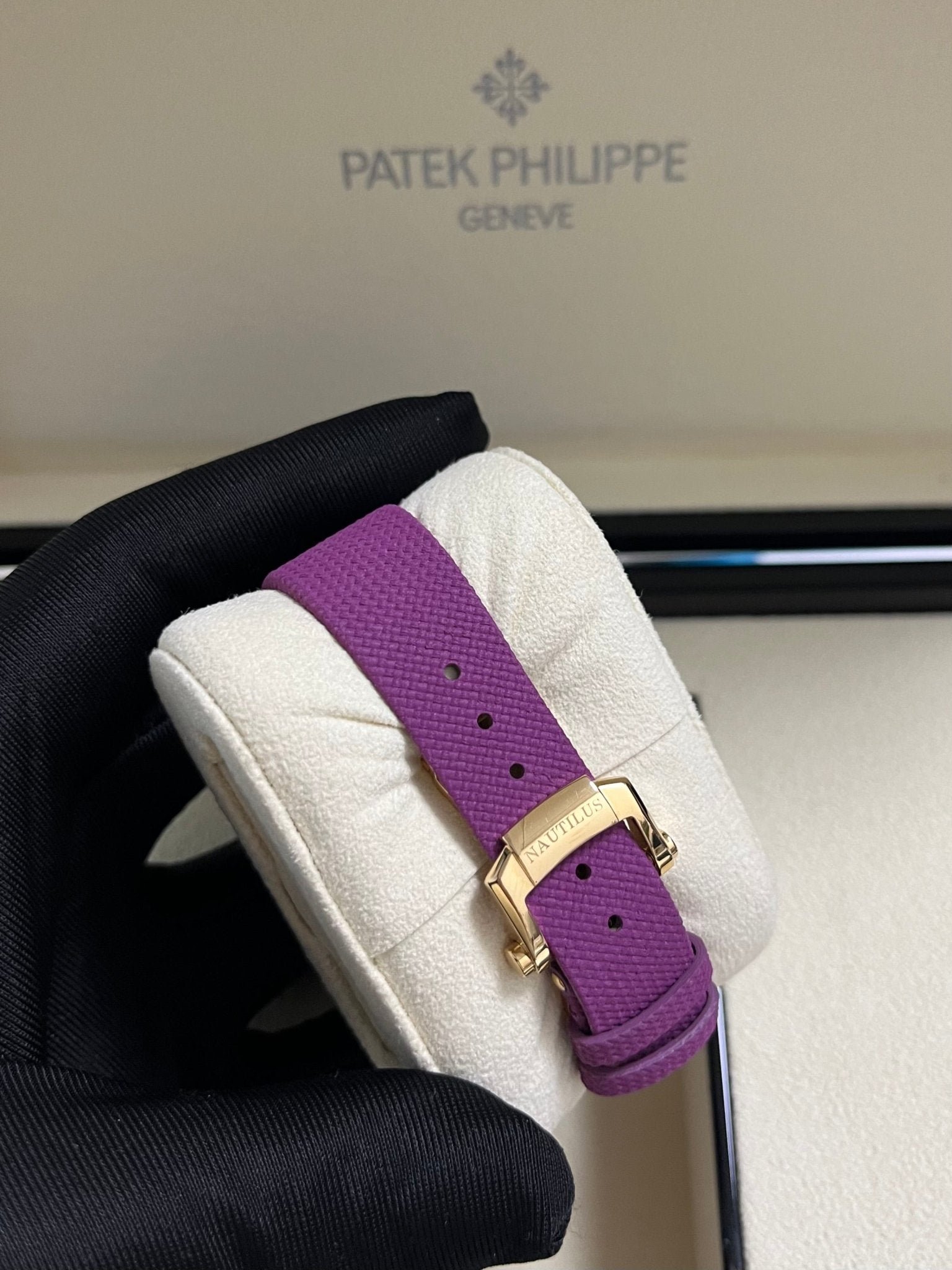 Patek Philippe Nautilus 32mm Diamond Bezel Rose Gold Purple Wave Dial 7010R-013 - Image 14