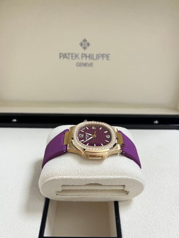 patek-philippe-nautilus-32mm-diamond-bezel-rose-gold-purple-wave-dial-7010r-013-799165.jpg Patek Philippe Nautilus 32mm Diamond Bezel Rose Gold Purple Wave Dial 7010R-013
