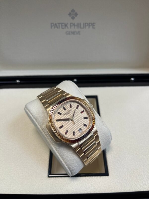 patek-philippe-nautilus-automatic-rose-gold-baguette-cognac-bezel-71181300r-001-291240.jpg Patek Philippe Nautilus Automatic Rose Gold Baguette Cognac Bezel 7118/1300R-001