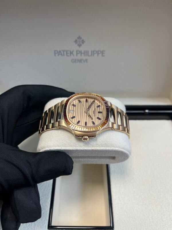 patek-philippe-nautilus-automatic-rose-gold-baguette-cognac-bezel-71181300r-001-503244.jpg Patek Philippe Nautilus Automatic Rose Gold Baguette Cognac Bezel 7118/1300R-001