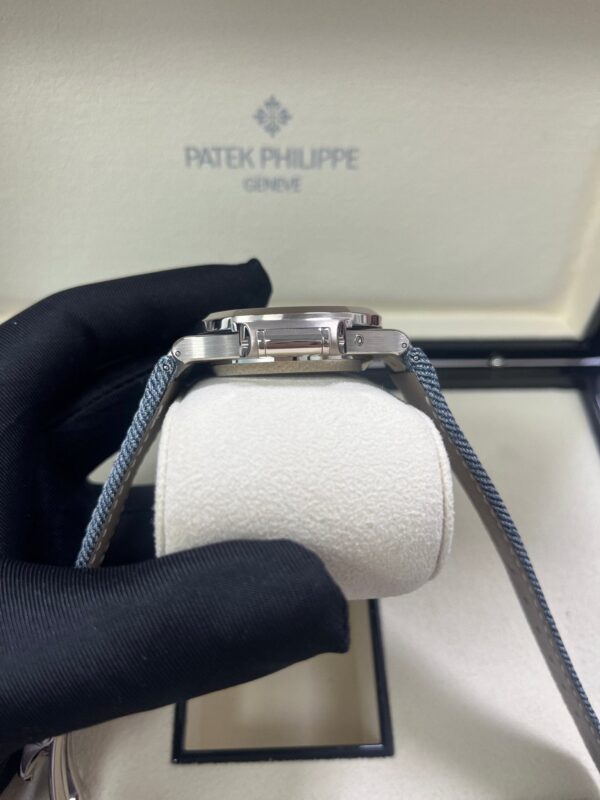 patek-philippe-nautilus-flyback-chronograph-white-gold-blue-gray-dial-598060g-372743.jpg Patek Philippe Nautilus Flyback Chronograph White Gold Blue-Gray Dial 5980/60G