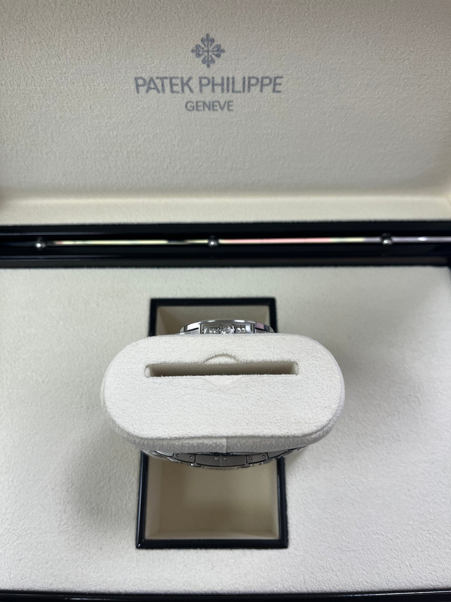 Patek Philippe Nautilus Ladies 35.2mm 7118/1200A-011 - Image 5