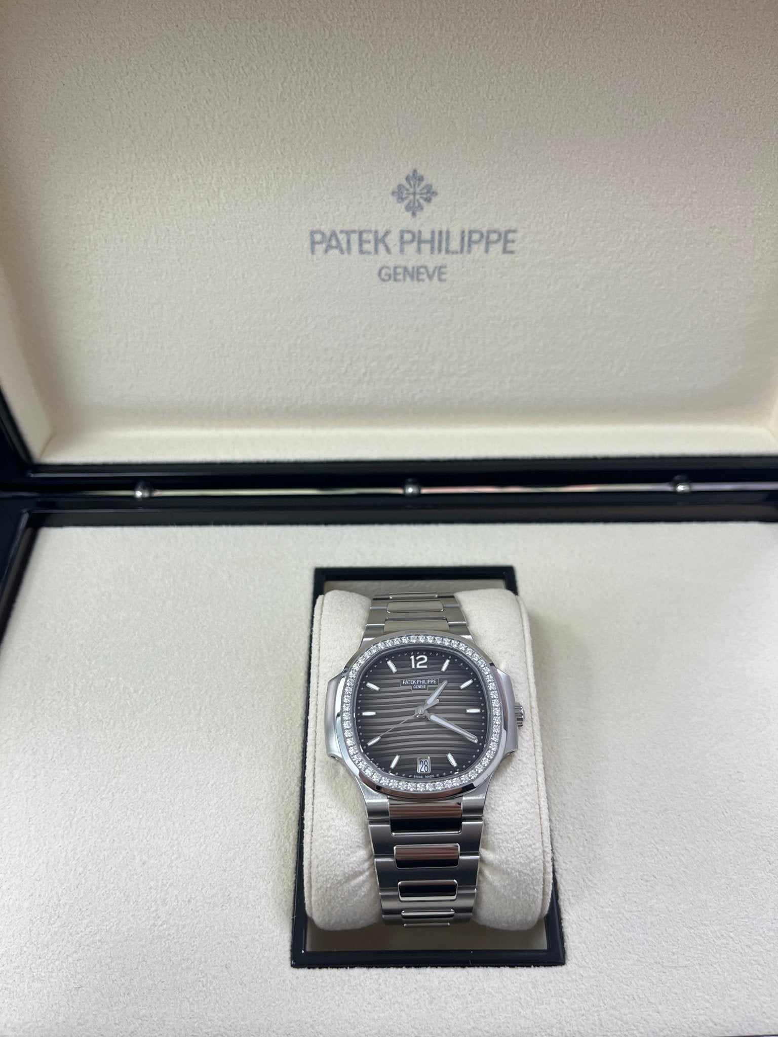 Patek Philippe Nautilus Ladies 35.2mm 7118/1200A-011 - Image 7