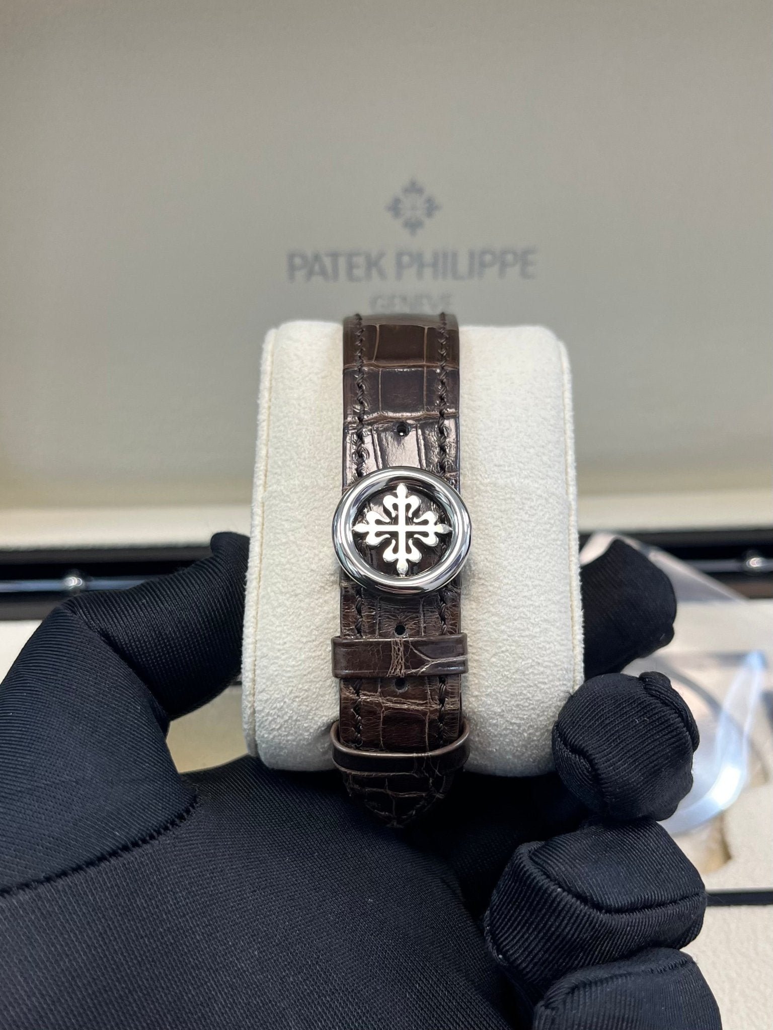 Patek Philippe Perpetual Calendar Grand Complications Salmon Dial Perpetual Calendar (Reference # 5320G) - Image 9