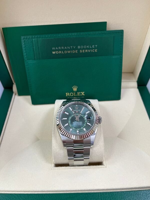 rolex-sky-dweller-42-mm-oystersteel-and-white-gold-green-dial-sky-dweller-336934-105001.jpg Rolex Sky-Dweller 42 mm Oystersteel and White Gold Green Dial Sky Dweller 336934