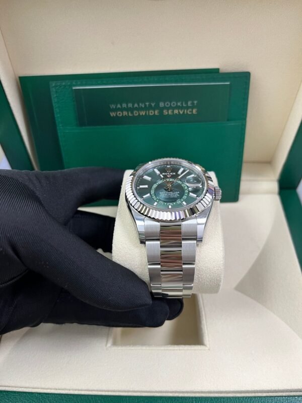 rolex-sky-dweller-42-mm-oystersteel-and-white-gold-green-dial-sky-dweller-336934-229575.jpg Rolex Sky-Dweller 42 mm Oystersteel and White Gold Green Dial Sky Dweller 336934