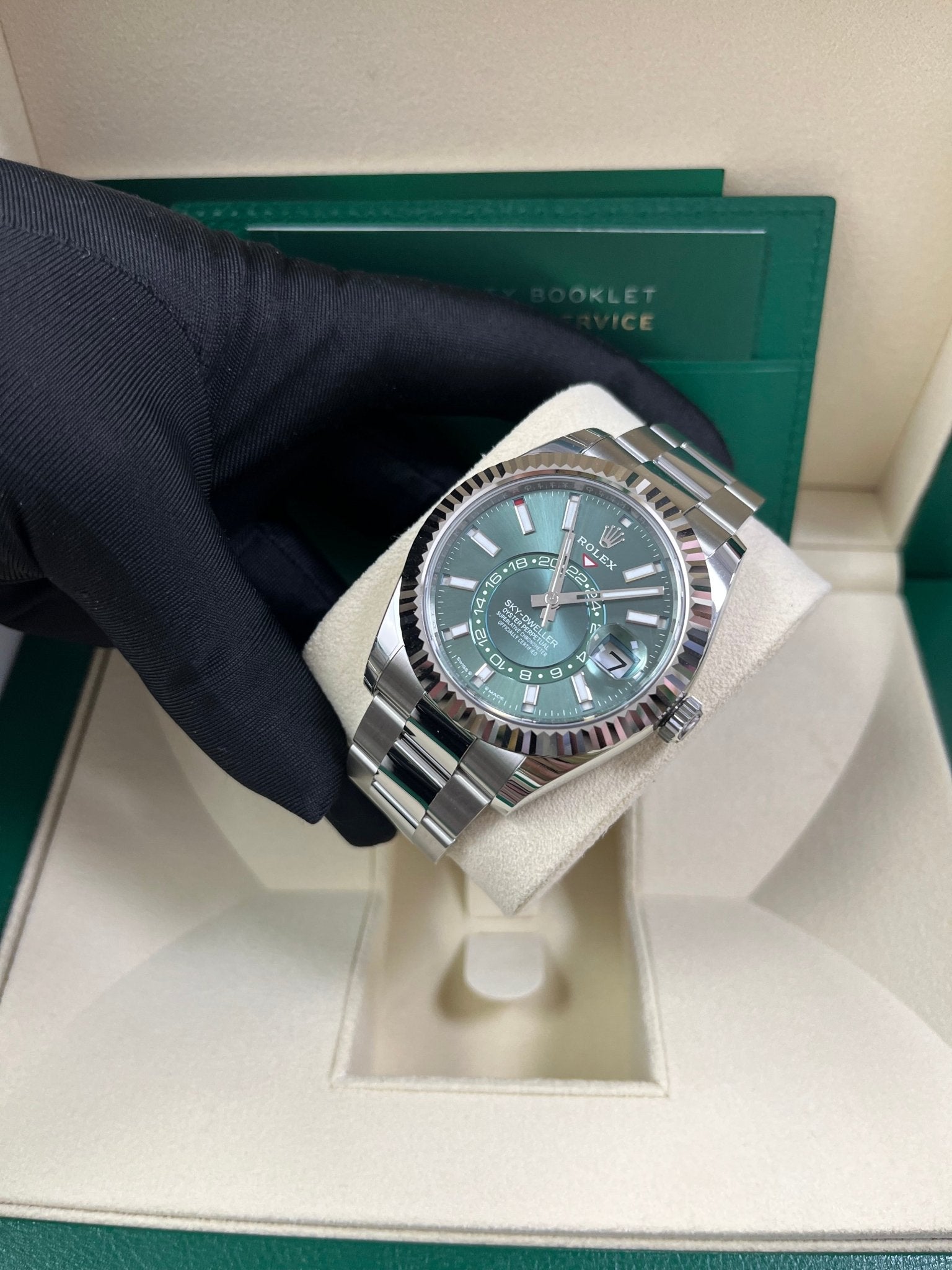 Rolex Sky-Dweller 42 mm Oystersteel and White Gold Green Dial Sky Dweller 336934 - Image 12