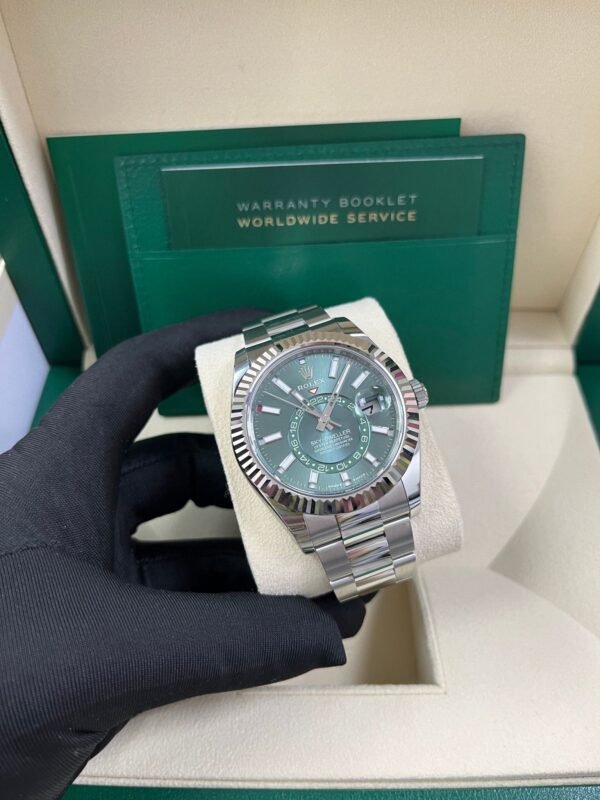 rolex-sky-dweller-42-mm-oystersteel-and-white-gold-green-dial-sky-dweller-336934-786441.jpg Rolex Sky-Dweller 42 mm Oystersteel and White Gold Green Dial Sky Dweller 336934