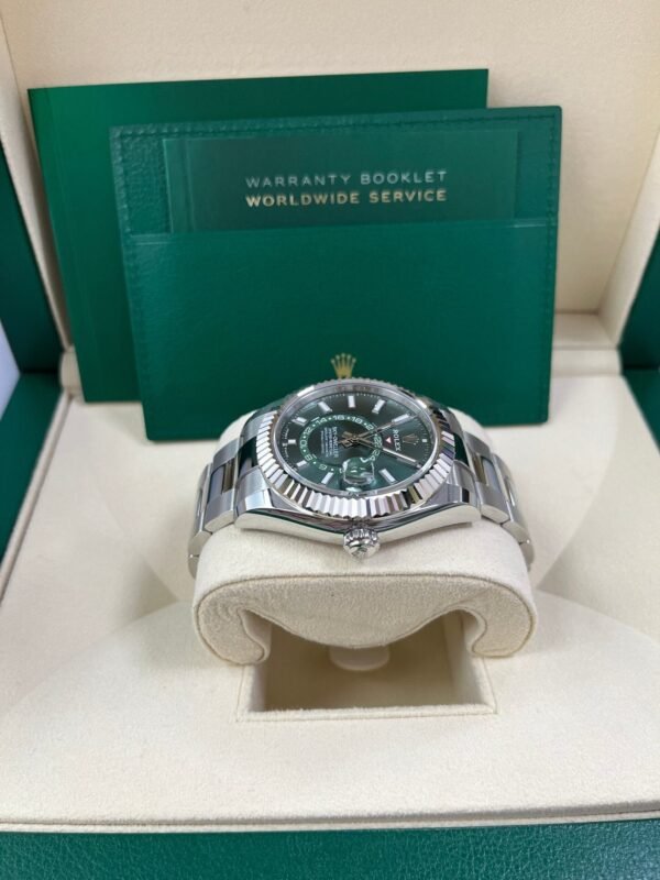 rolex-sky-dweller-42-mm-oystersteel-and-white-gold-green-dial-sky-dweller-336934-787017.jpg Rolex Sky-Dweller 42 mm Oystersteel and White Gold Green Dial Sky Dweller 336934