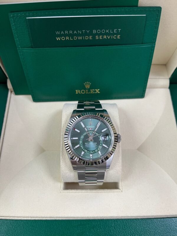 rolex-sky-dweller-42-mm-oystersteel-and-white-gold-green-dial-sky-dweller-336934-873630.jpg Rolex Sky-Dweller 42 mm Oystersteel and White Gold Green Dial Sky Dweller 336934