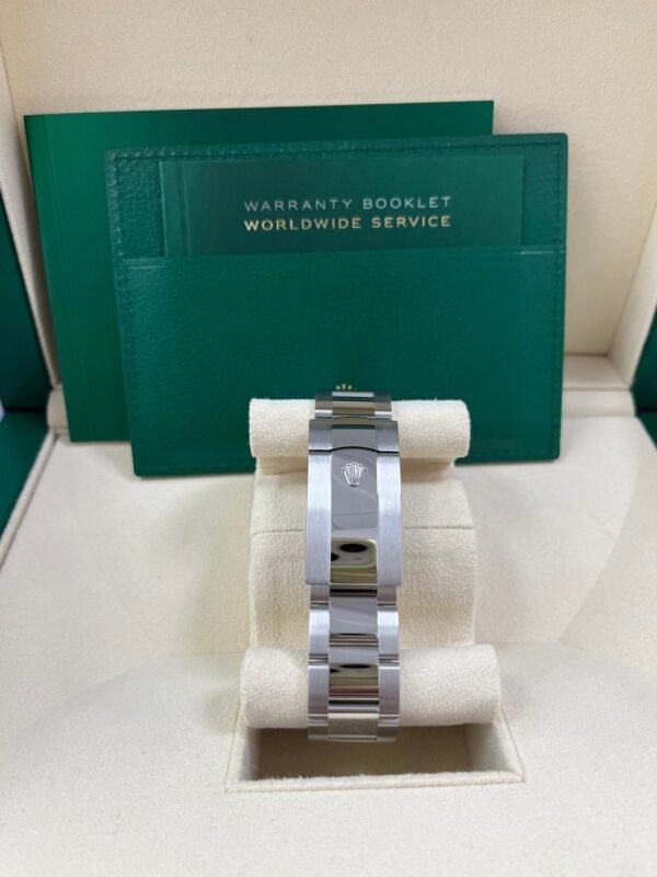 rolex-sky-dweller-42-mm-oystersteel-and-white-gold-green-dial-sky-dweller-336934-882360.jpg Rolex Sky-Dweller 42 mm Oystersteel and White Gold Green Dial Sky Dweller 336934